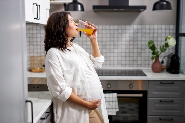 drinking-kombucha-while-breastfeeding-is-it-safe